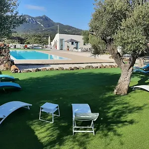  Vakantieboerderij Borgo Rurale Cares Italië